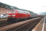 218 153 ist am 18.10.03 in Kall an der Eifelbahn angekommen.Sie wendet und fhrt gleich als RB 24  Eifel-Bahn  zurck nach Kln-Deutz.Diese Linie wird bis auf diese und eine andere Ausnahme jedoch von 644 gefahren.Wie zu sehen,befand sich im angegebenen Zug noch ein Original-Silberling.