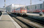 DBAG 218 445-5 + 218 ***-* München Hbf am 17. Oktober 2006. - Scan eines Farbnegativs. Film: Kodak FB 200-6. Kamera: Leica C2.