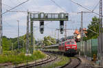 EIn Bild, dass so nur bis zum 26.6.20 möglich war. Nun steht an der Stelle eine Schallschutzwand. 218-418-2 am EuroCity 194 in Lindau Aeschach. 