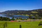 EuroCity 191 vor der herrlichen Kulisse des Großen Alpsees bei Immenstadt (Allgäu)).