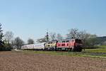 Am Nachmittag des 08.04.2020 fuhren 218 476-0 und 218 460-4  Conny  mit einer IC-Garnitur und der 101 055-2 als Lr 77757 (Basel Bad Bf - Singen (Hohentwiel)) bei Schwörstadt über die Hochrheinbahn in Richtung Bad Säckingen.