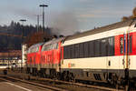 Ausfahrt EuroCity EC 196 am 31.10.20 in Kempten. 218 401-8 und 422-4.