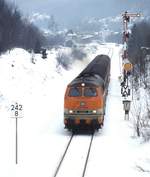 Hagener Citybahn-218 waren recht häufig im Sauerland zwischen Hagen und Kassel anzutreffen. Im Januar 1985 ist 218 146 auf der ehemals zweigleisigen Strecke Brilon Wald - Warburg am Einfahrsignal von Brilon Wald zu sehen.