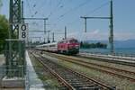 218 484-4 mit den Wagen IC 118  BODENSEE , Bludenz - Bochum, kurz nach der Abfahrt im Bahnhof Lindau-Insel am 23.06.2021