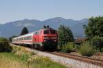 218 351 mit IC 2084 in Martinszell (15.07.2007)