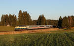 218 460  Conny  war am 21. November 2021 bei Riedles im Allgäu mit dem  IC Nebelhorn  in Richtung Oberstdorf unterwegs.