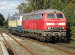 218 385 (DB) und 218 488 (RP Railsystems) am 08.10.21 beim Rangieren in Niebüll.