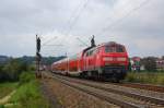 218 496-8 schiebt am 21.08.07 mithilfe der 218 410-9 an der Spitze des Nahverkehrszuges einen IRE von Lindau HBF nach Stuttgart HBF, hier bei Halzhausen am Kilometer 75 der Filsbahn aufgenommen.