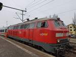 Am 08.04.2023 wird im Bahnhof Itzehoe BR 218 436-4 vom IC 2215 von Westerland nach Köln abgekuppelt.
