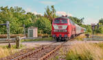 218 160 erreichte am 18.7.00 mit ihrem RE nach Lauda den nördlichen Bahnübergang bei Beuerlbach.