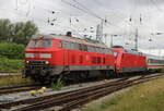 218 307-7+101 067-7 mit IC 2261(Stralsund-Hamburg)bei der Ausfahrt im Rostocker Hbf.03.08.2025 