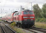 218 401 mit RE 4306(Rostock-Bad Kleinen)bei der Ausfahrt im Rostocker Hbf.05.10.2025 