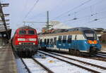218 322 und 442 837 am Mittag des 20.02.2026 im Rostocker Hbf. 