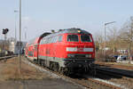 DB 218 428 fährt mit RE 2 (4863) Hof - München in Schwandorf ein, 20.02.2026