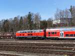 DB Regio 218 433-1 ( 9280 1218 433-1 D-DB ) führt am Ostermontag 2026 den RE 2 von Hof nach München.