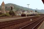 DB 218 474-5 (Bw Kempten) mit E2952 in Wertheim am 16. Juni 1984. Indienststellung beim Bw M�hldorf (Oberbay) 1977.