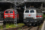 D-DB 218 438-0 stand am 08.05.2026 mit ihrem RE 2 (RE 32871) auf Gleis 6 des L�becker Hbf (AL). Rechts davon (auf Gleis 5) rangierte D-DB 218 341-6 in die Abstellung des L�becker Hbf (AL), diese kam zuvor mit IC 2263 aus Bad Kleinen (WK) nach L�beck Hbf (AL).
