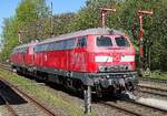 218 834 (218 367) mit 218 831 (218 394) am 26.04.26 in Nieb�ll.
