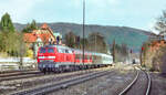 218 452 fuhr am 31.3.01 mit einer bunten Garnitur als RB von  Neuhaus nach N�rnberg in Hersbruck ein.