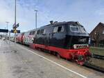 BR 218 497-6 steht abfahrbereit mit IC2311 nach K�ln Hbf in Westerland (Sylt) am 01.04.2026