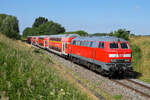 218 426 mit dem Regio nach Mühldorf am 9.7.2026 bei Unterschwillach.