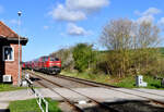 218 429 mit RE 56849 L�beck Hbf - Bad Kleinen am 26.04.2026 bei der Ausfahrt aus Menzendorf