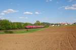 218 219 mit dem RE 452  Jan Hus  von Prag nach Nrnberg, hier am Drei-Kirchen-Blick bei Sulzbach-Rosenberg am 10.05.2008