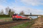 218 493 mit einem Umleiter-RE bei Hattenhofen (19.04.2008)