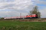 218 240 mit einem Umleiter-RE bei Hattenhofen (19.04.2008)