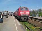 218 185-7 steht am 03.05.08 mit dem IC 2171 nach Frankfurt am Main Hbf im Bahnhof von Niebll.