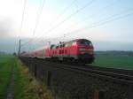 Bereits Geschichte! 218 407-5 schiebend am RE 21421 Lbeck Hbf - Hamburg Hbf kurz nach der Ausfahrt aus Reinfeld (Holst.) am 12.12.08.