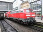 BR 218 419-0 in super Optik wartet als  Sandwich DoSto -Garnitur (am anderen Ende luft 218 402-6) im HBF Mnchen auf Abfahrt. 20.12.2008