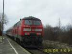 218 487-7 schiebt RB 13966 am 23.2.2009 aus dem Bahnhof Dettingen/Teck in Richtung Kirchheim.