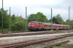 Die nun leider z-gestellte 218 204-6 schiebt am 29.4.2009 ihre dreiteilige RB aus Kirchheim in Richtung Wendlingen.