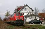 Am 8. April 2009 legt die Ulmer 218 431 mit der RB 13963 von Wendlingen (Neckar) nach Oberlenningen in Owen (Teck) einen kurzen Halt ein. 