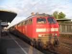 die recht gut gepflegte 218 206 hlt gerade in Kln-Deutz (17.7.2009)