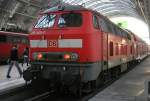 Die 218 442-2 steht als RE mit Dostos in Frankfurt HBF am 21.10.2009