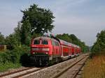 Am 23. August 2009 eilt die Ulmer 218 496 mit dem IRE 4225 von Stuttgart nach Lindau bei Oberzell in Richtung Meckenbeuren. Leider war die erst im Jahr 1979 gebaute Lok zum Aufnahmezeitpunkt optisch nicht mehr im besten Zustand.