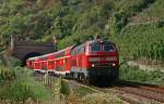 Am 20. September 2009 befrdert die Trierer 218 425 bei Bad Mnster am Stein ihre RB 23317 von Trkismhle nach Mainz dem Zielbahnhof entgegen. Leider besitzen alle Trierer ZWS-218er die meiner Meinung nach wenig fotogenen Alu-Rahmen.