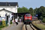 218 464-6 fhrt am 7.08.2008 mit einem RE nach Kiel Hbf in den Bahnhof von Pln ein.