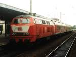 218 262-4 mit RB 36340 Magdeburg-Thale auf Magdeburg Hauptbahnhof am 12-8-2001.