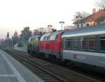 218 418-2 und 218 428-1 auf dem Weg nach Mnchen , mit IC Zrich-Mnchen,in Memmingen Bf.am 16.1.2005