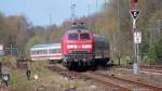 218 381-2 kommt aus der Kaserne (23.04.10)