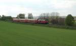 Lok der Baureihe 218 zieht RE 23129, Alzey - Mainz Hbf zwischen Saulheim und Nieder Olm Richtung Mainz.