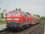 218 425-7 wartet am 08.05.2010 in  Winden (Pfalz) auf den Gegenzug zur weiterfahrt nach Wissembourg.