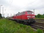 218 333-3 mit RE 3707 (BDER EXPRESS) von Leipzig nach Hof. Hier bei der Einfahrt in Altenburg, am 27.05.10.