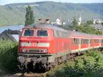 218-411 schiebt am 19.9.10 die RB 27931 in den Bopparder Hbf.