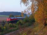 Reigen des RE mit 218: 218 468 am Abend des 13.10.2010 zwischen Feilitzsch und Hof im Bchsenlicht. Links von der Lok der stillgelegte GA Viessmann.