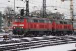 218 493 und 218 493 ziehen den IC 119 nach Innsbruck aus dem Ulmer HBF (19.12.2010)