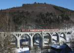 Die 218 387-9 bei der berfahrt des Viadukts in Willingen am 30.01.2011.